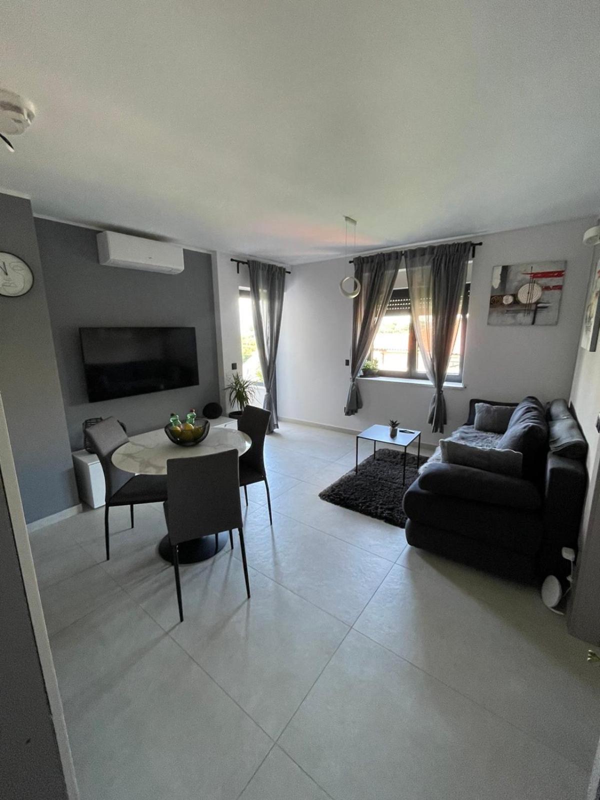 Rijeka Relax Apartment With Parking Buitenkant foto