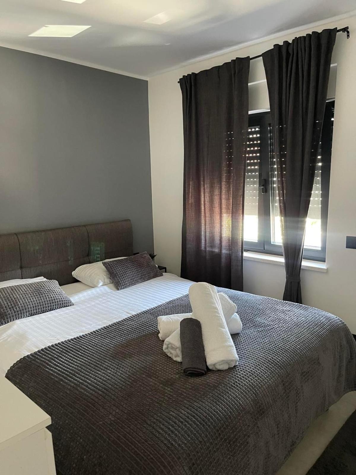 Rijeka Relax Apartment With Parking Buitenkant foto